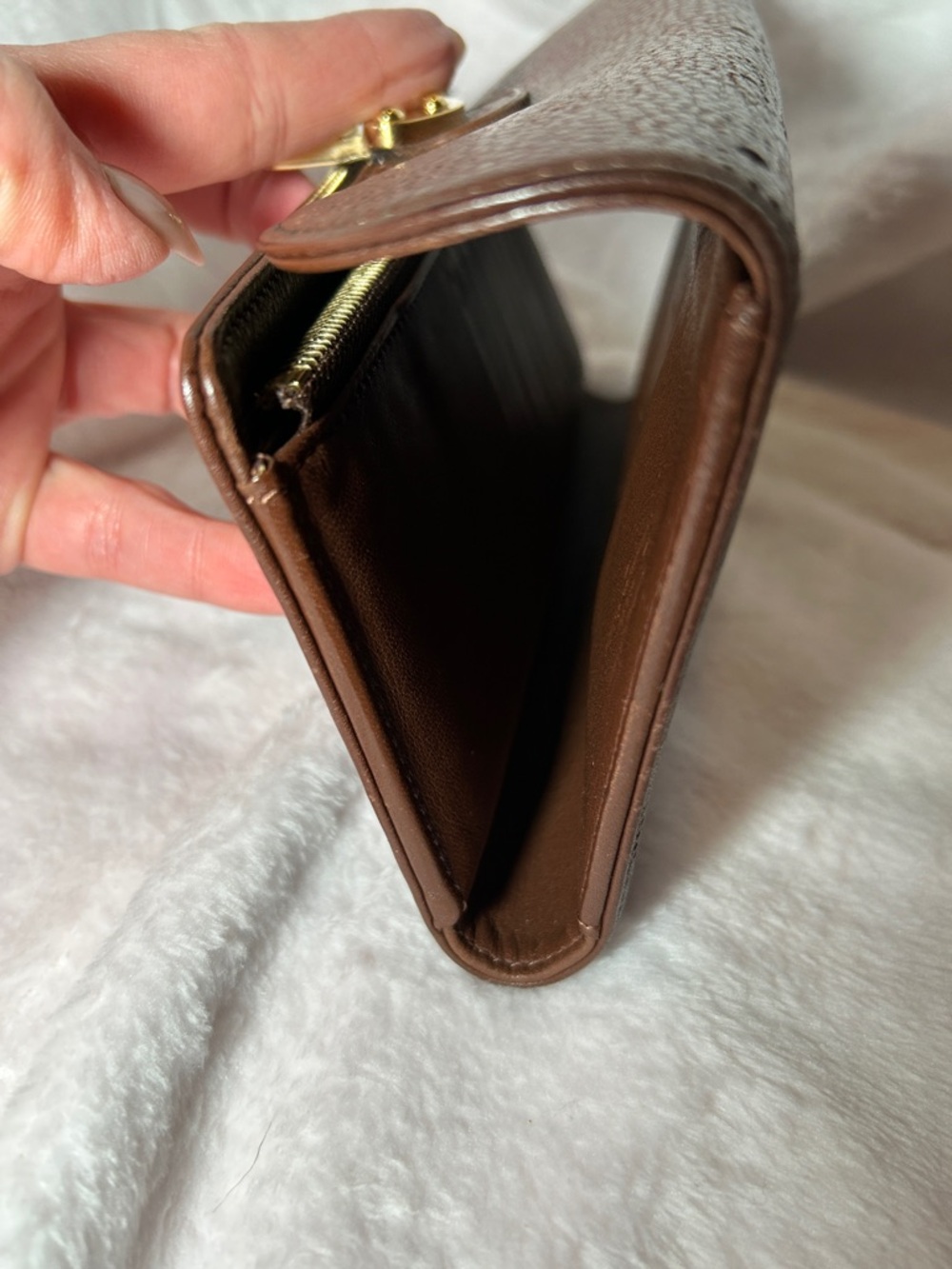 402. Louis Vuitton Mahina Amelia wallet in Acajou brown leather - Picture 12 of 13